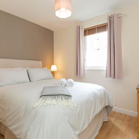Dicksonfield Quiet Central Family Apartment With Parking Edinburgh Exterior photo