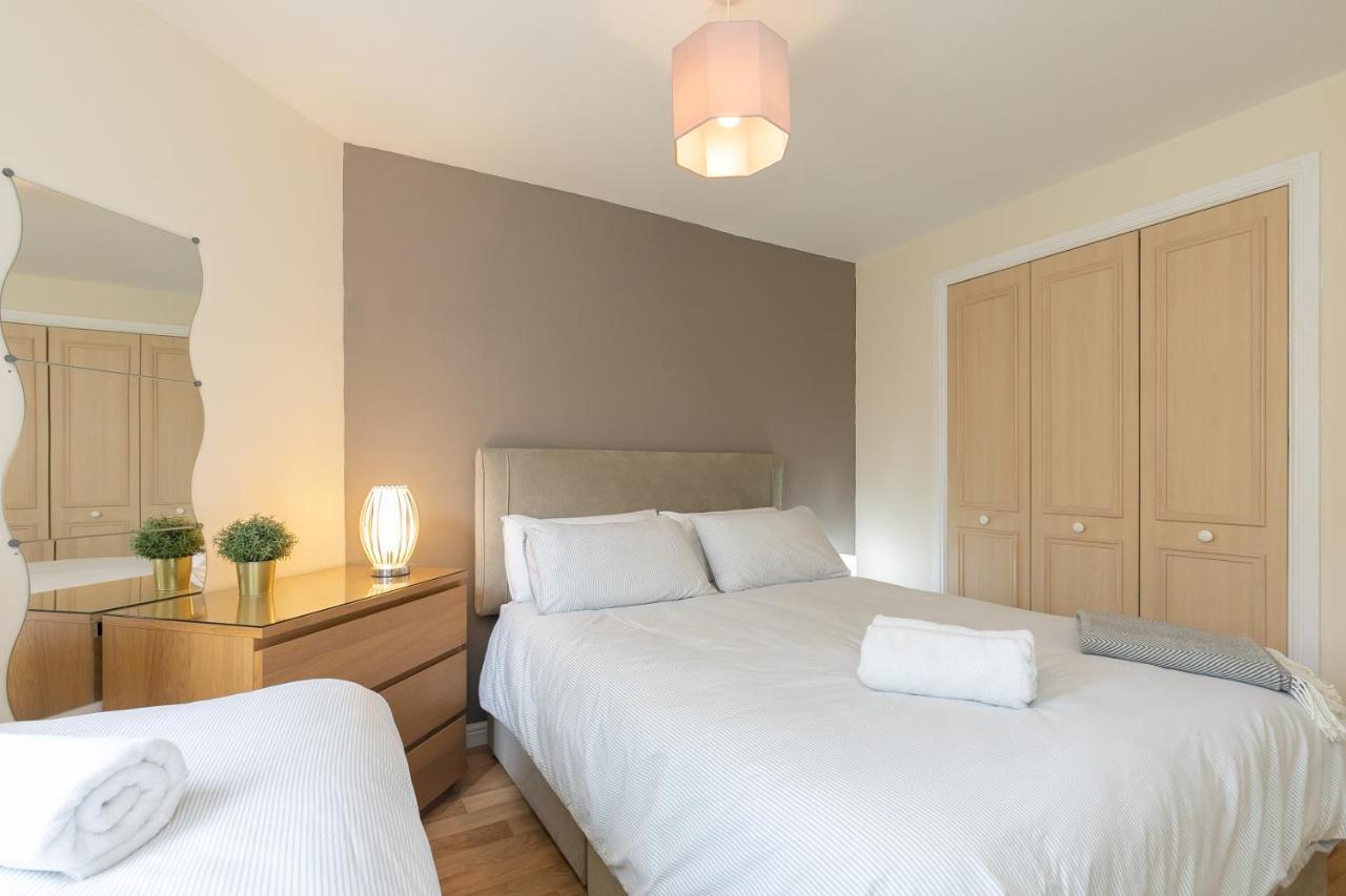 Dicksonfield Quiet Central Family Apartment With Parking Edinburgh Exterior photo